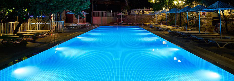 Illuminated swimming pool